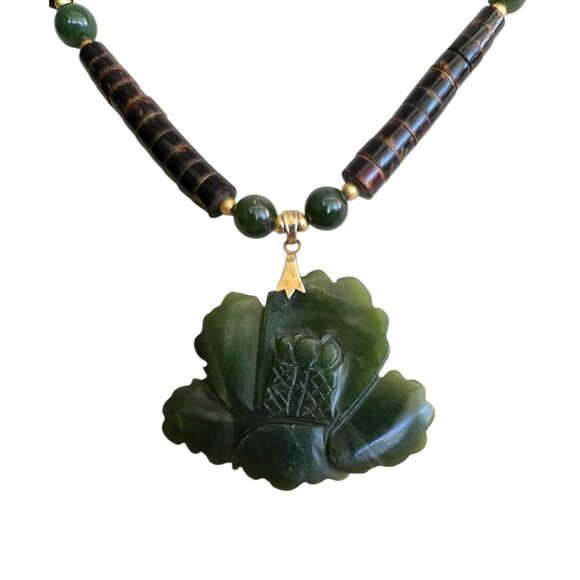 Vtg Carved Green Jade Flower Beaded Pendant Necklace 18” Coconut Shell Beads - Picture 1 of 10